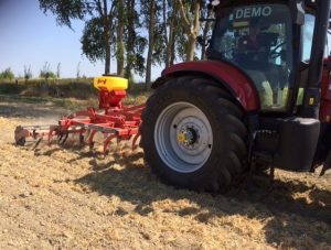 Puma en Kverneland cultivator3a